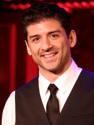 Тони Язбек в роли Урбана Мейера